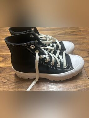 Converse Tennis. Size 6. Good condition
